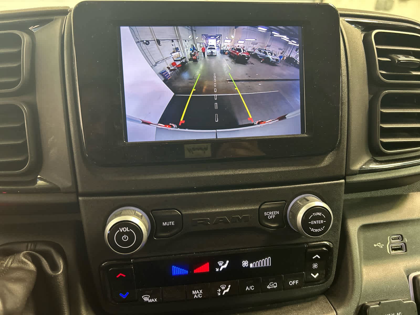 Used 2023 RAM ProMaster 2500 FWD image 6