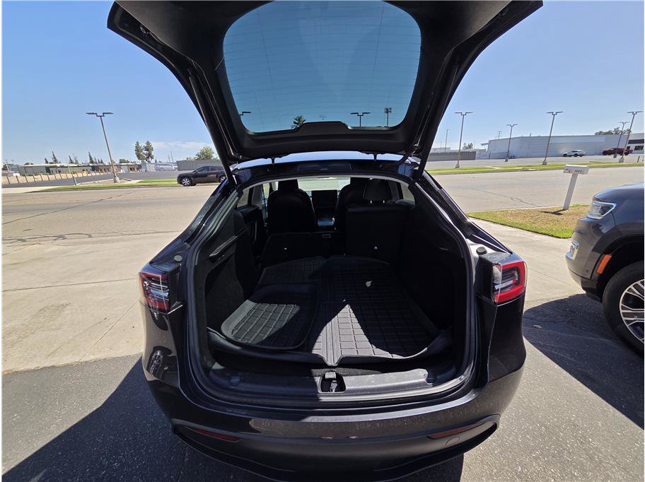 Used 2024 Tesla Model Y Long Range AWD/4WD image 9