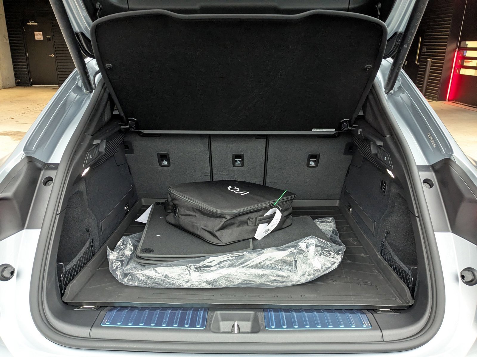 New 2025 Porsche Macan 4 Electric image 24