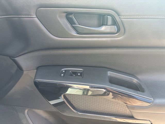 Used 2024 Nissan Pathfinder SV image 14