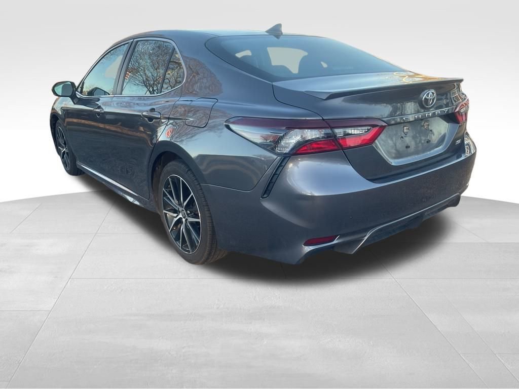 Used 2024 Toyota Camry SE image 3