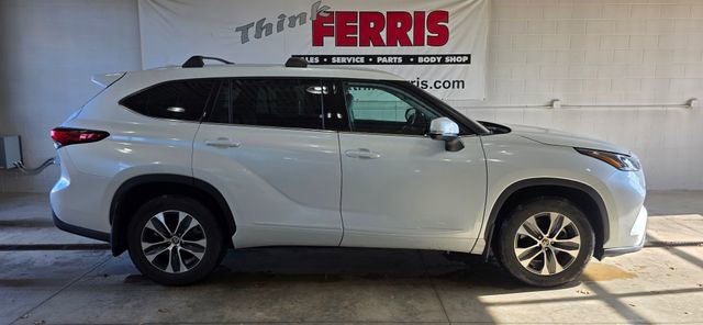Used 2022 Toyota Highlander XLE image 8