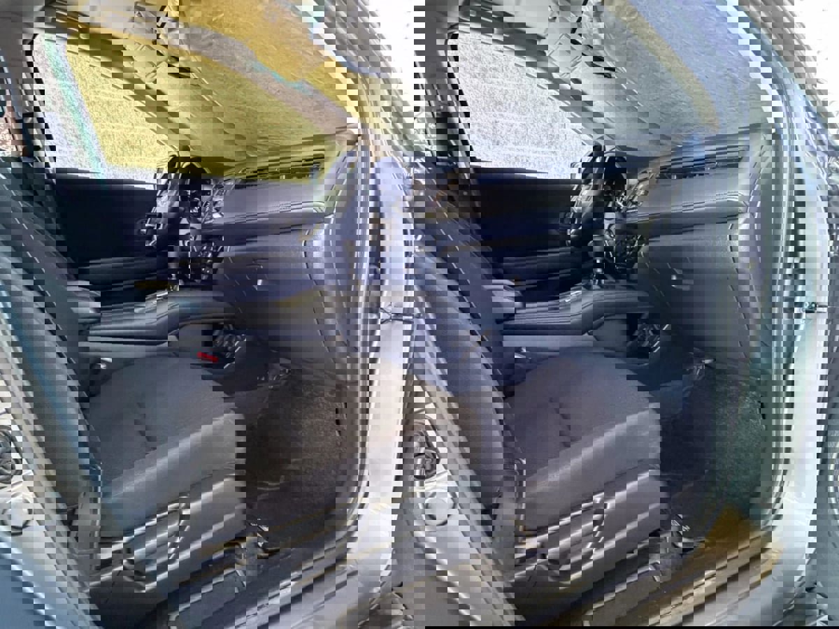 Used 2016 Honda HR-V LX image 37