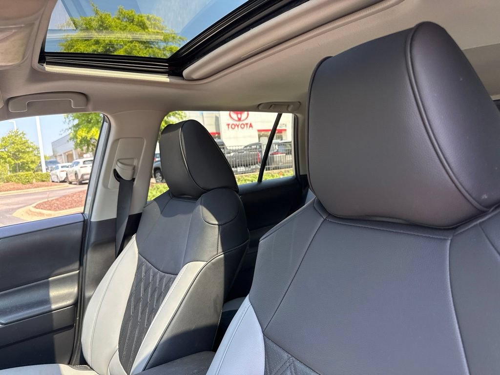 Used 2022 Toyota RAV4 XLE Premium FWD image 8
