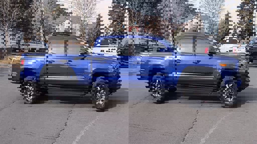 Used 2022 Toyota Tacoma TRD Off-Road image 2