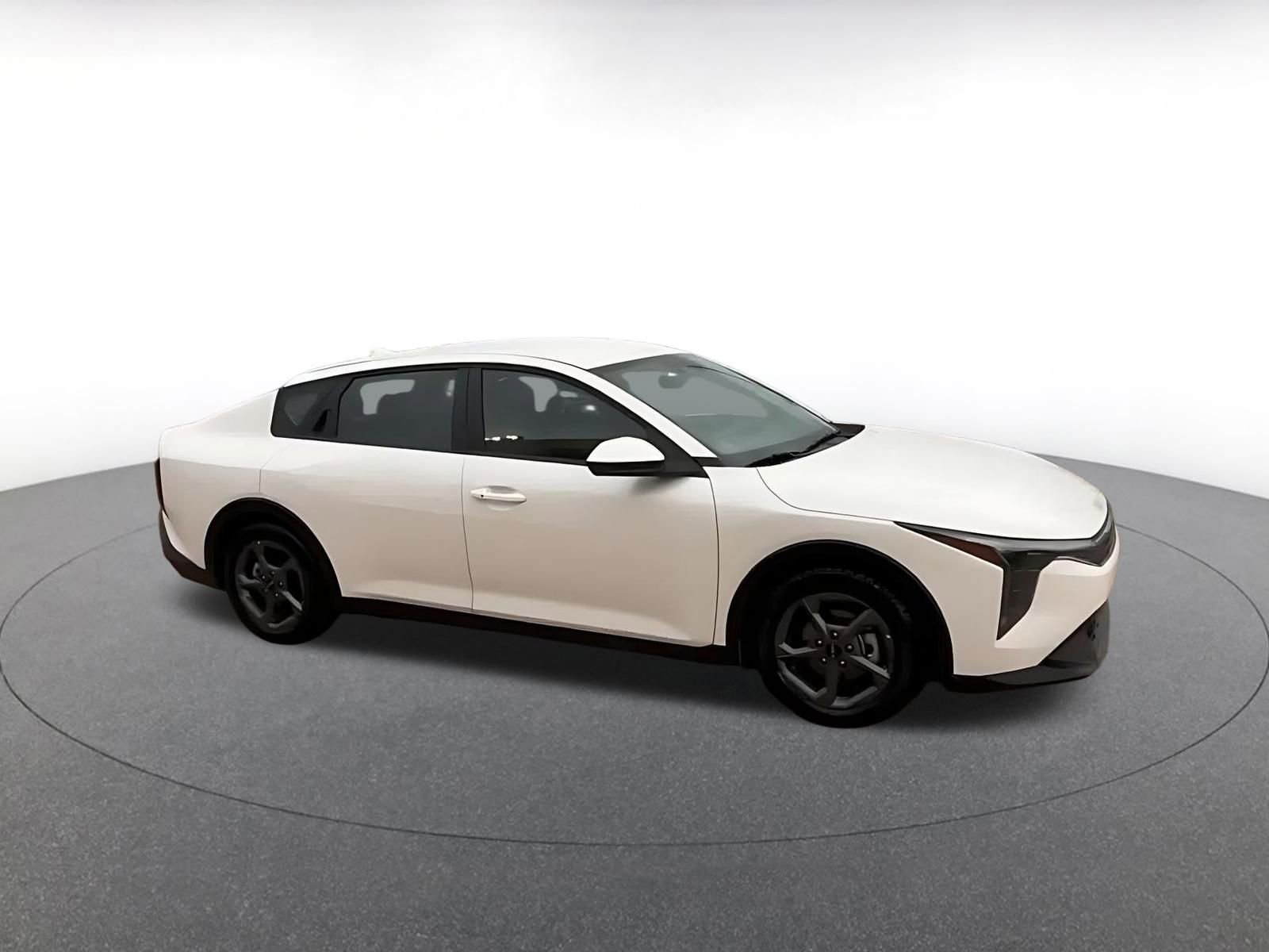 Used 2025 Kia K4 FWD image 2