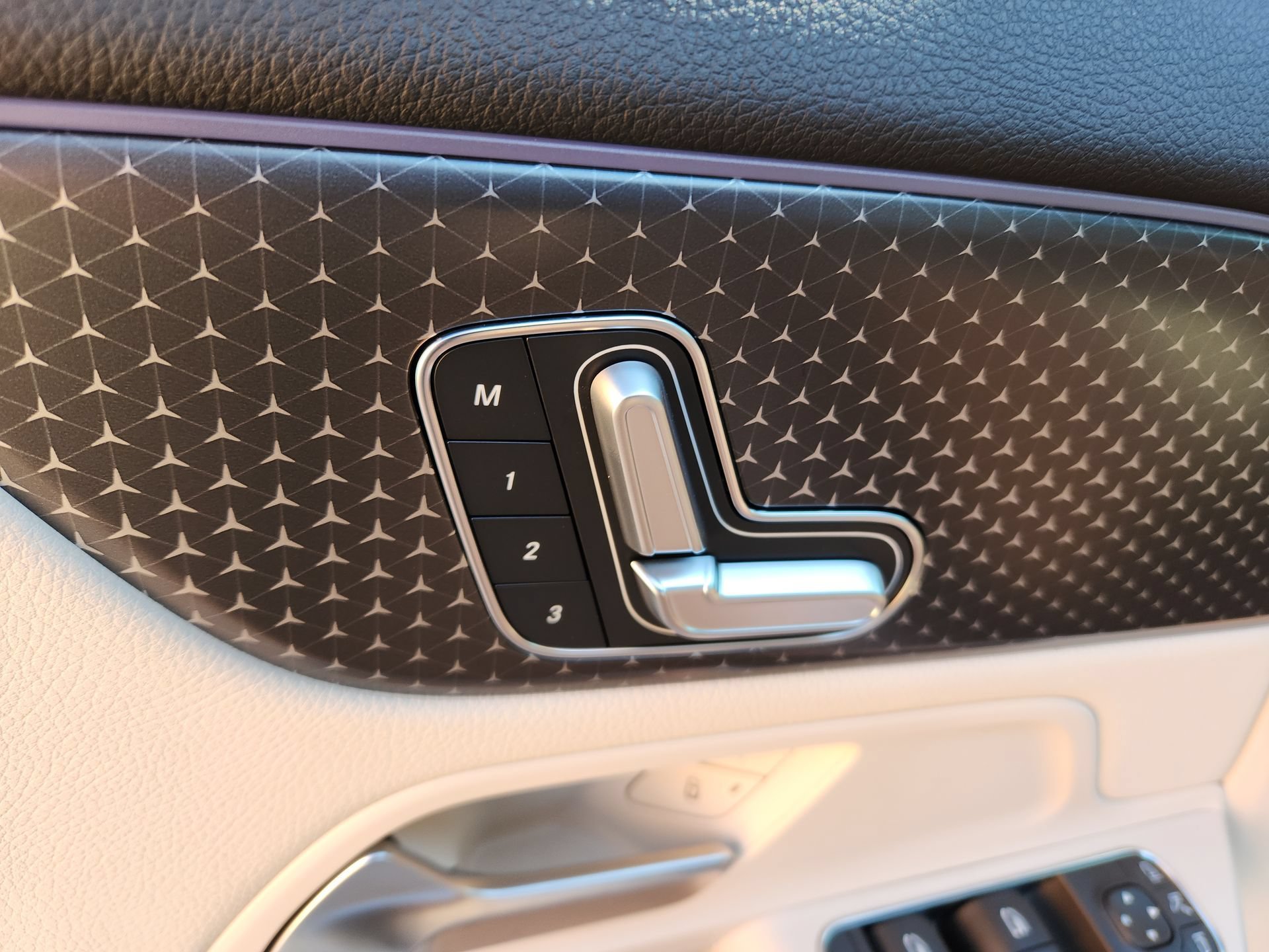 New 2025 Mercedes-Benz GLA 250 4MATIC image 17