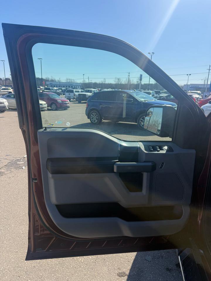 Used 2015 Ford F150 XLT w/ Equipment Group 302A Luxury image 10