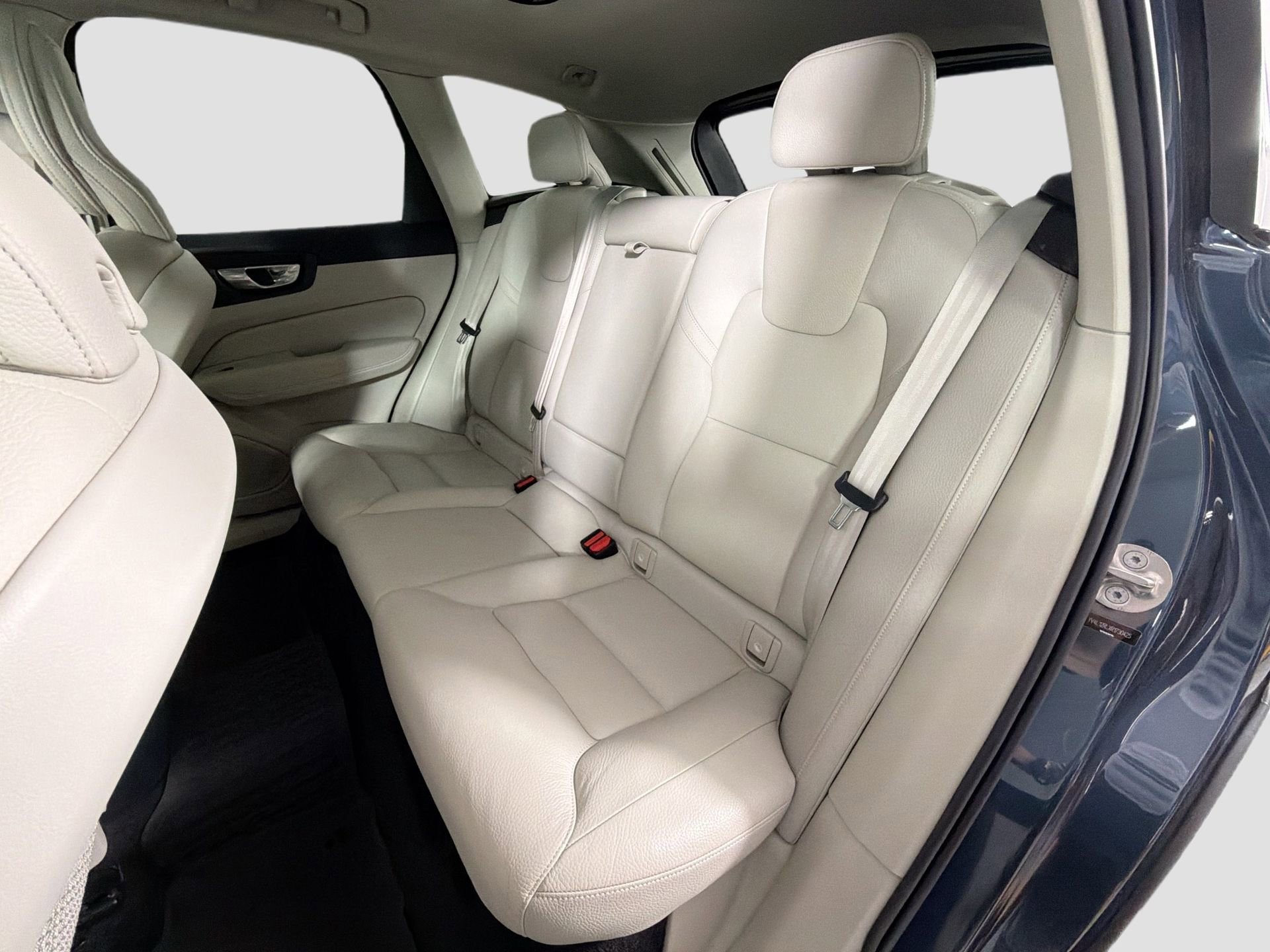 Certified 2024 Volvo XC60 B5 Plus w/ Protection Package Premier AWD/4WD image 25