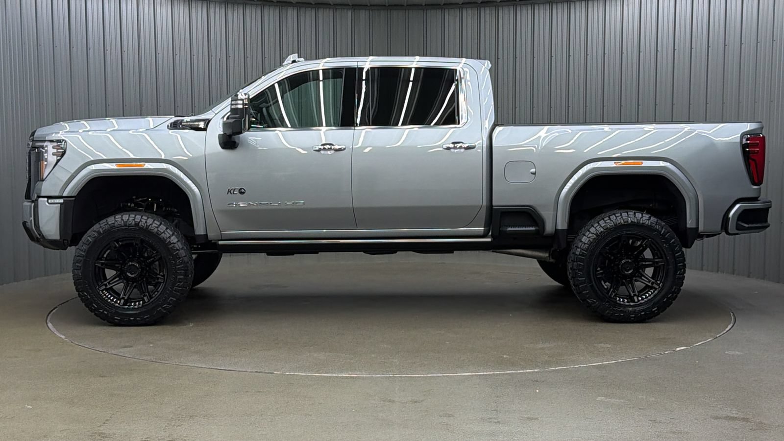 Used 2026 GMC Sierra 3500 Denali Ultimate AWD/4WD image 2