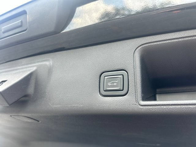 Used 2021 GMC Terrain SLE w/ Driver Convenience Package FWD image 19