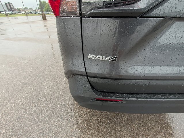 Used 2025 Toyota RAV4 XLE w/ Convenience Package FWD image 9