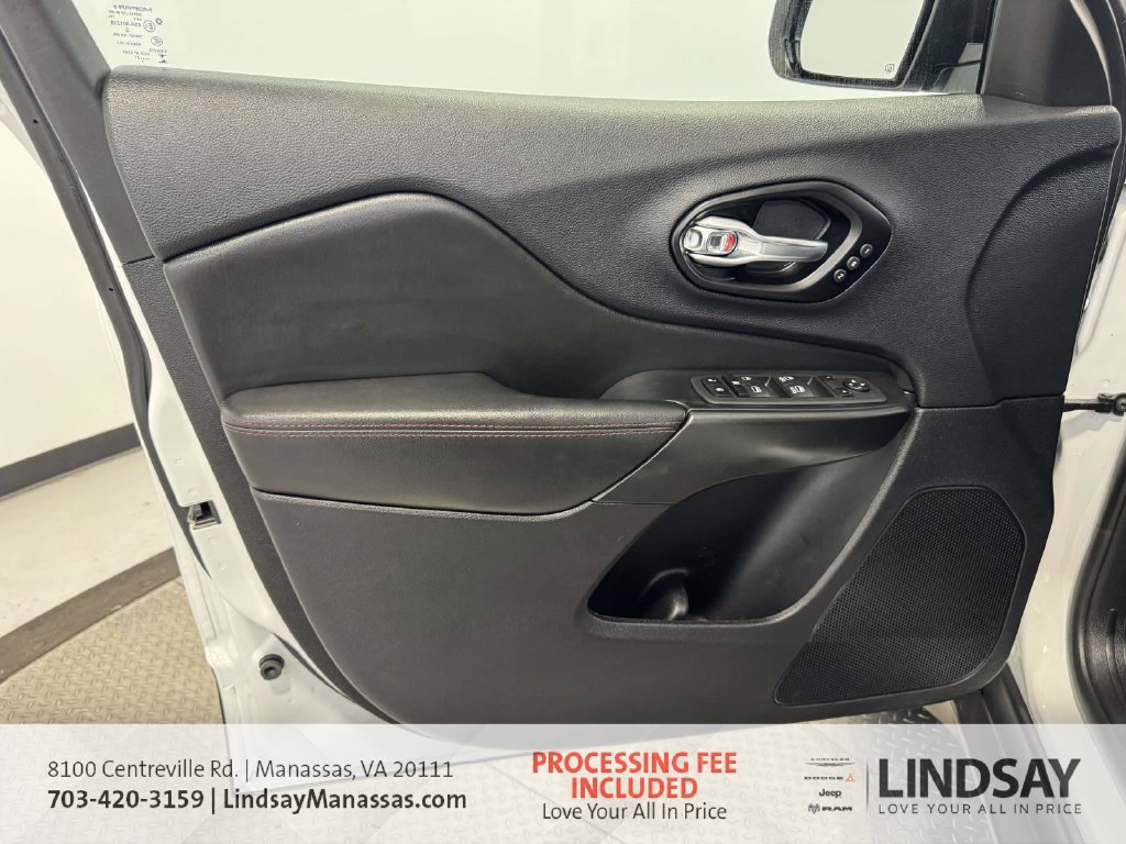 Used 2022 Jeep Cherokee Trailhawk w/ Premium Leather Package AWD/4WD image 17