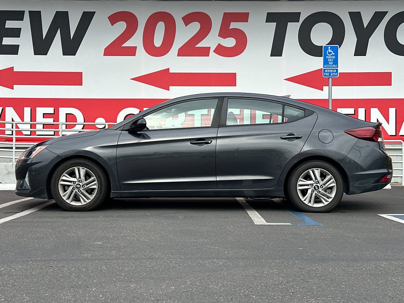 Used 2020 Hyundai Elantra Value Edition w/ Cargo Package (C1) FWD image 2