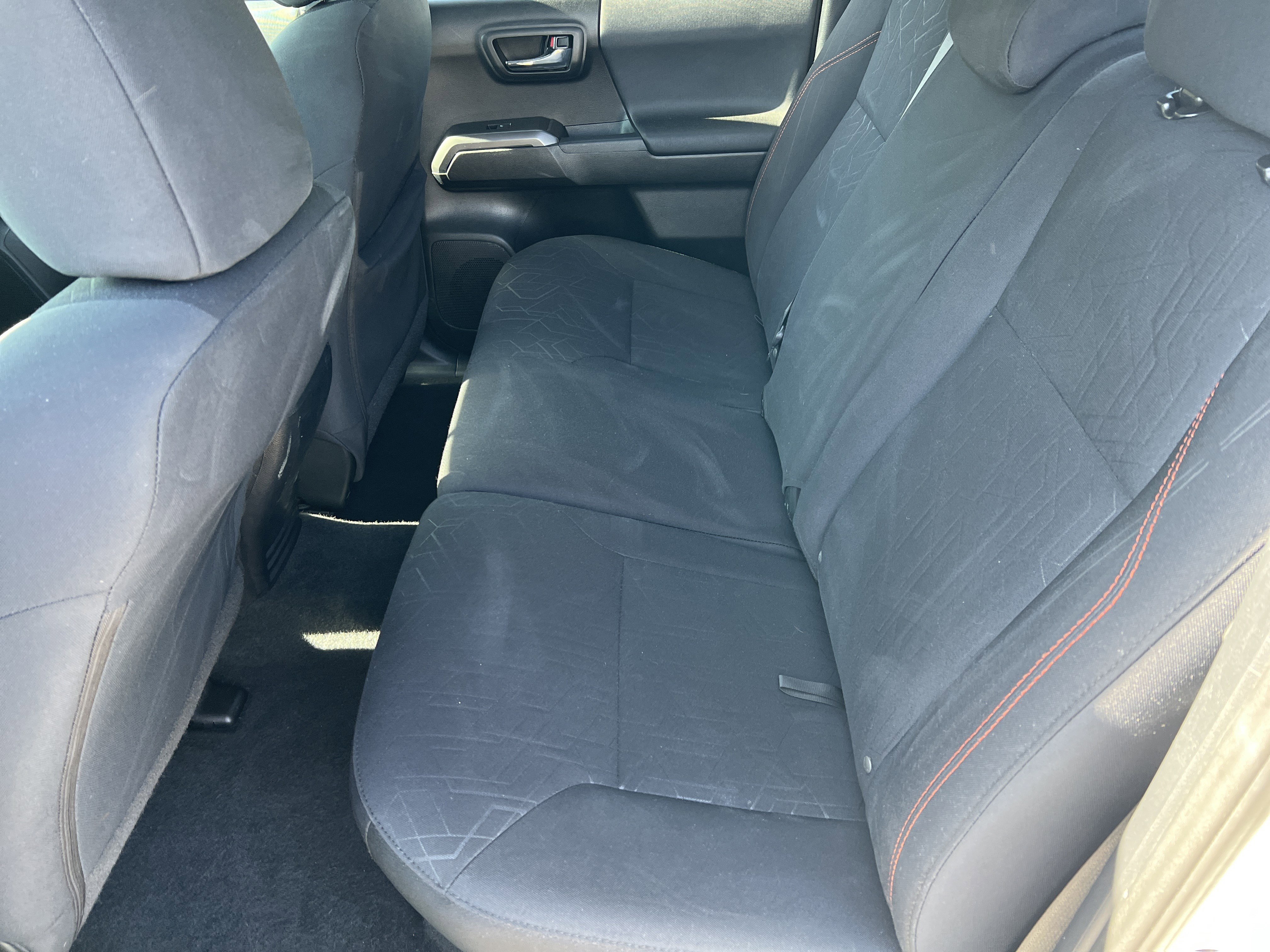 Used 2017 Toyota Tacoma TRD Sport w/ Tow Package image 31