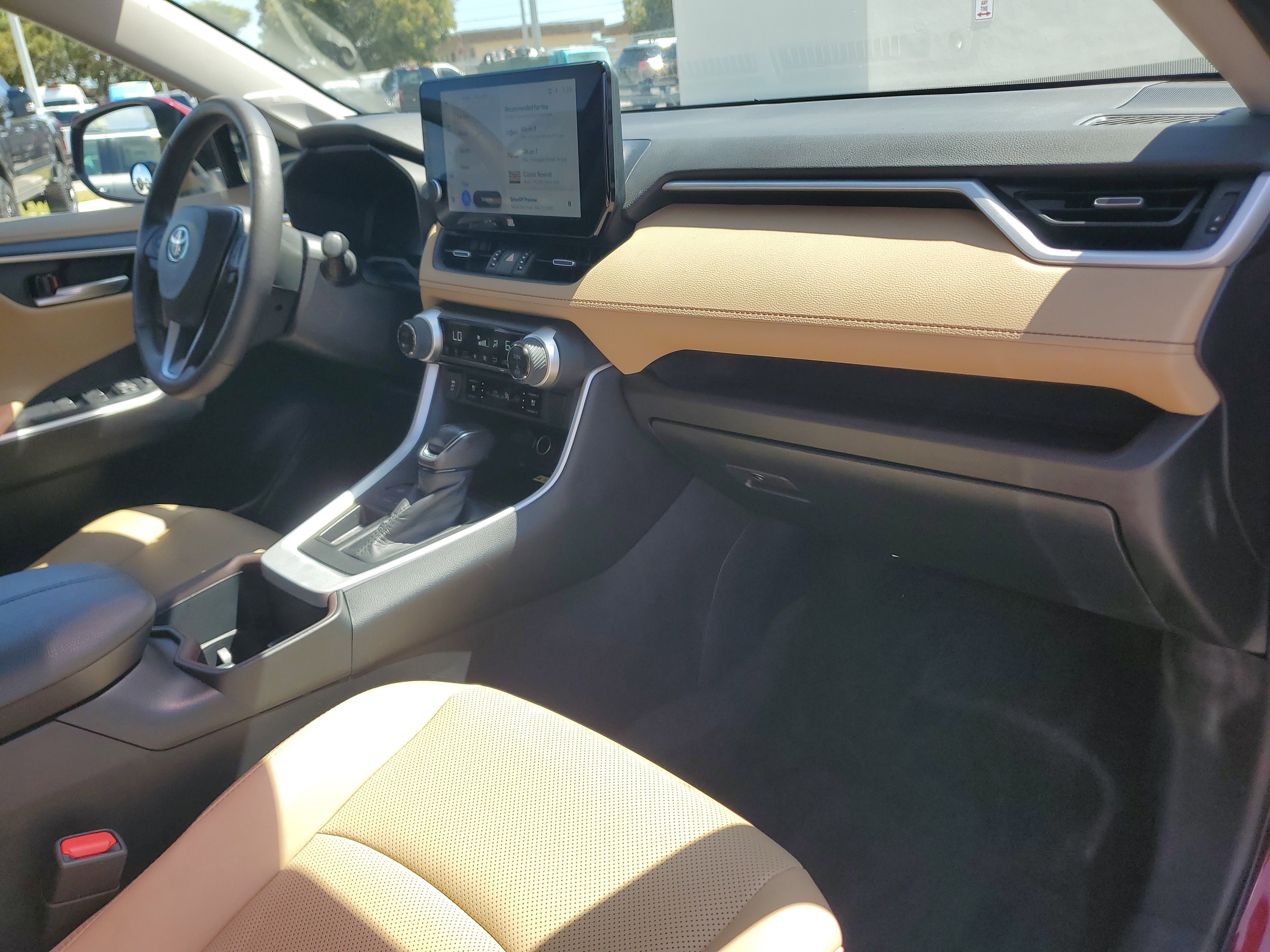 Used 2023 Toyota RAV4 Limited image 20