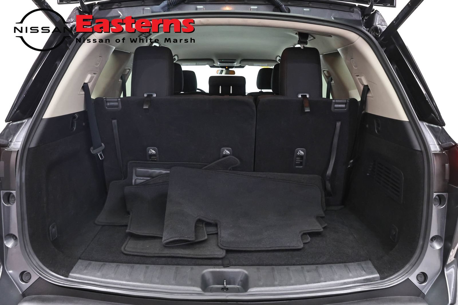 Used 2025 Nissan Pathfinder SV FWD image 9