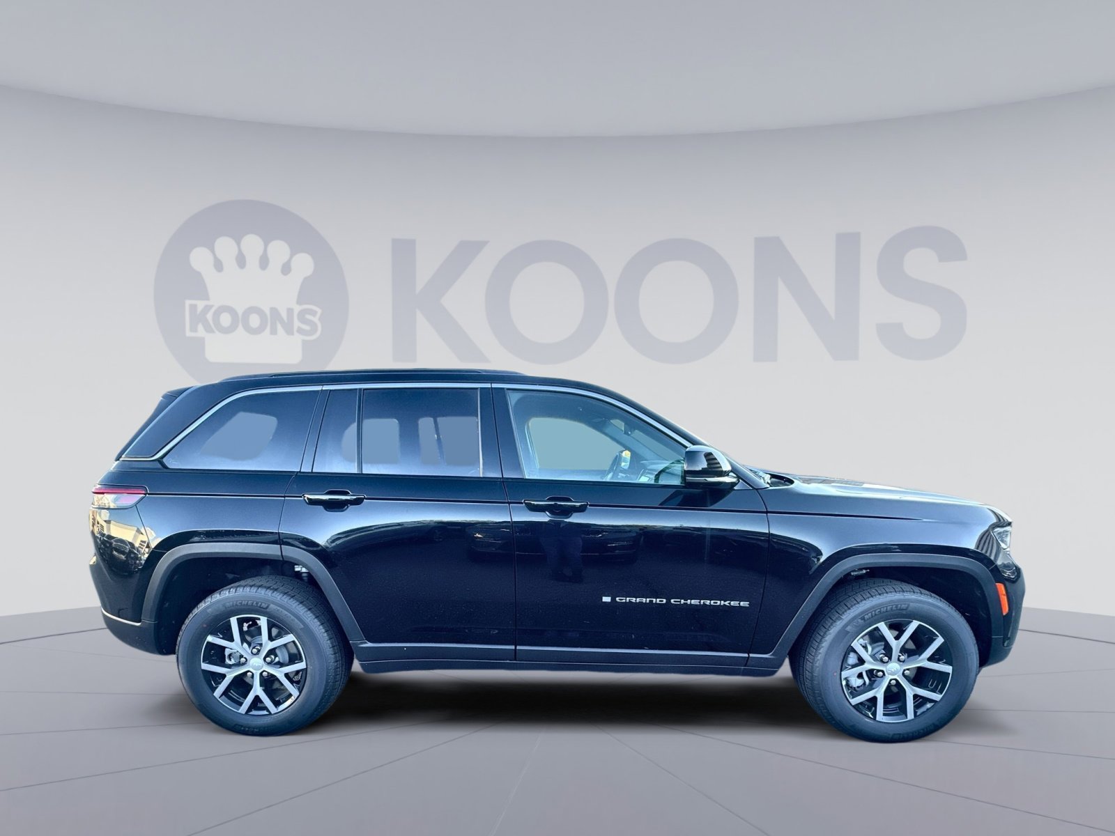 New 2025 Jeep Grand Cherokee Limited w/ Luxury Tech Group II image 8