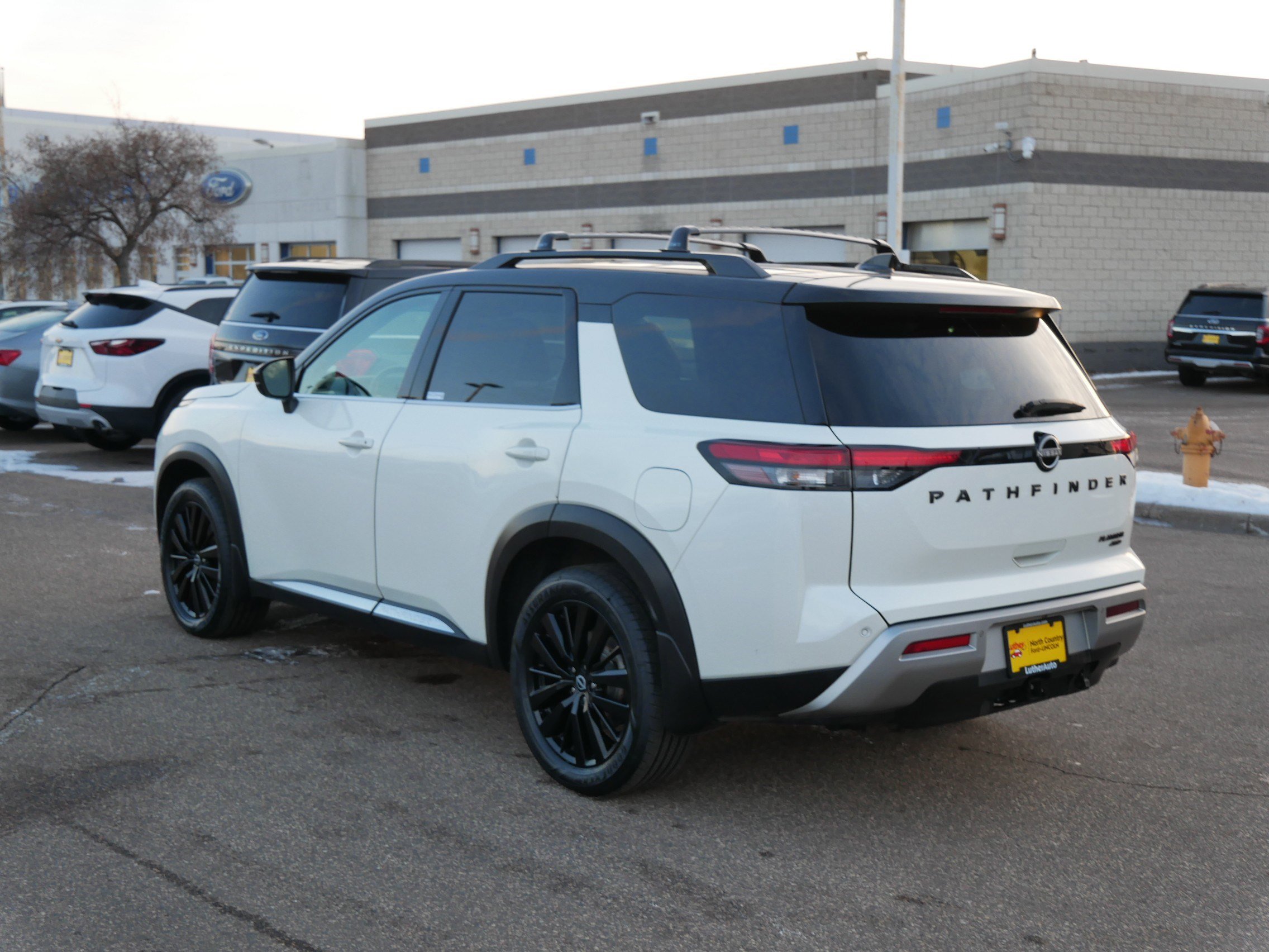 Used 2023 Nissan Pathfinder Platinum image 5