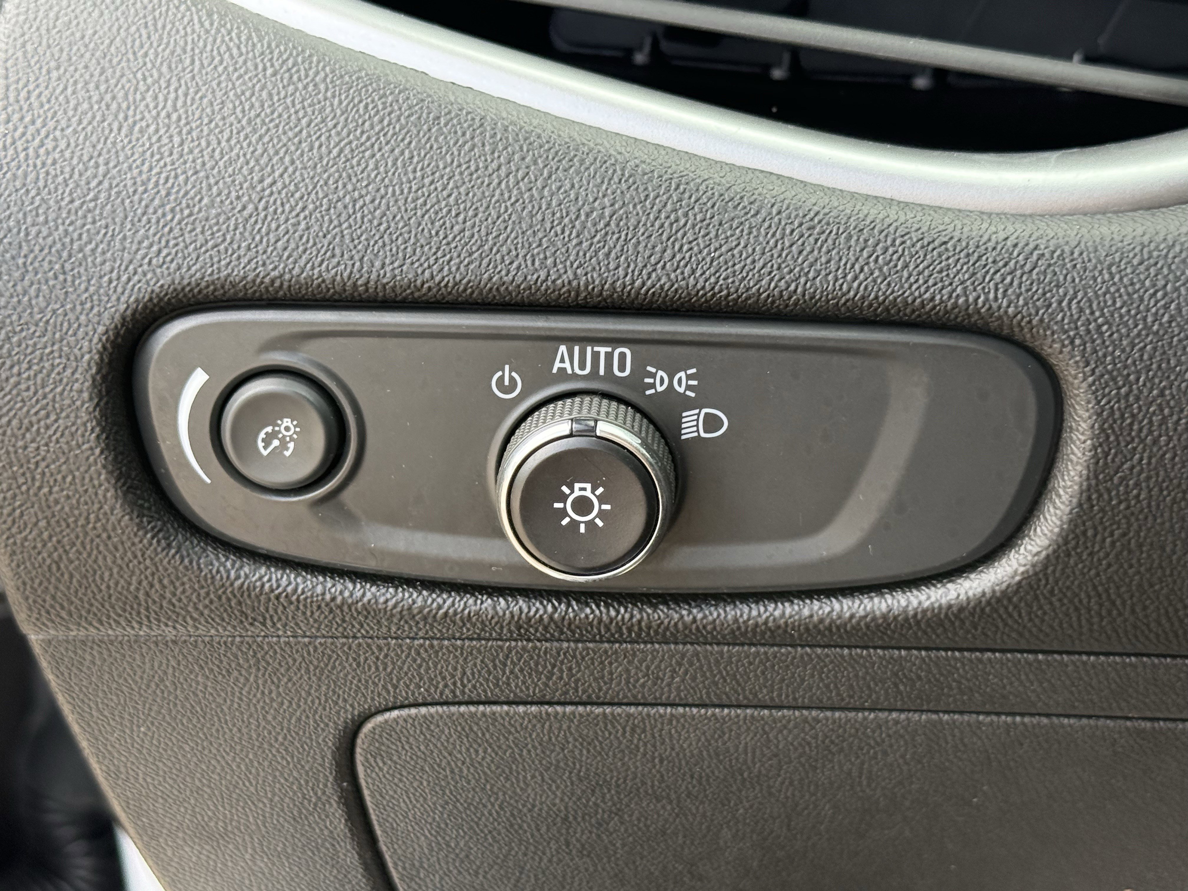 Used 2024 Chevrolet Malibu LT FWD image 25