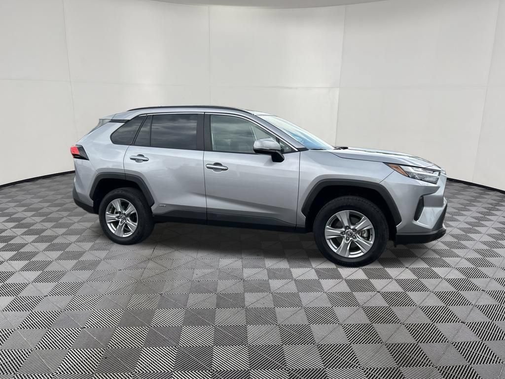 Used 2025 Toyota RAV4 XLE AWD/4WD image 8