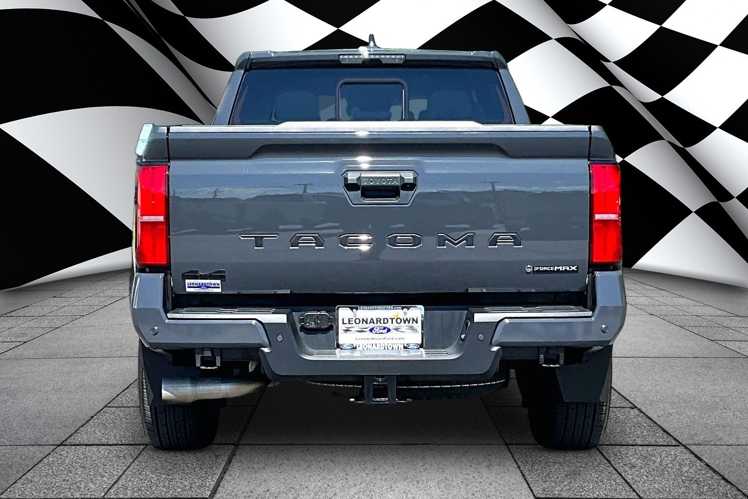 Used 2024 Toyota Tacoma TRD Sport w/ TRD Sport Upgrade Package AWD/4WD image 4