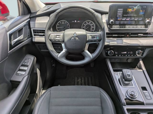 Used 2023 Mitsubishi Outlander SE AWD/4WD image 17