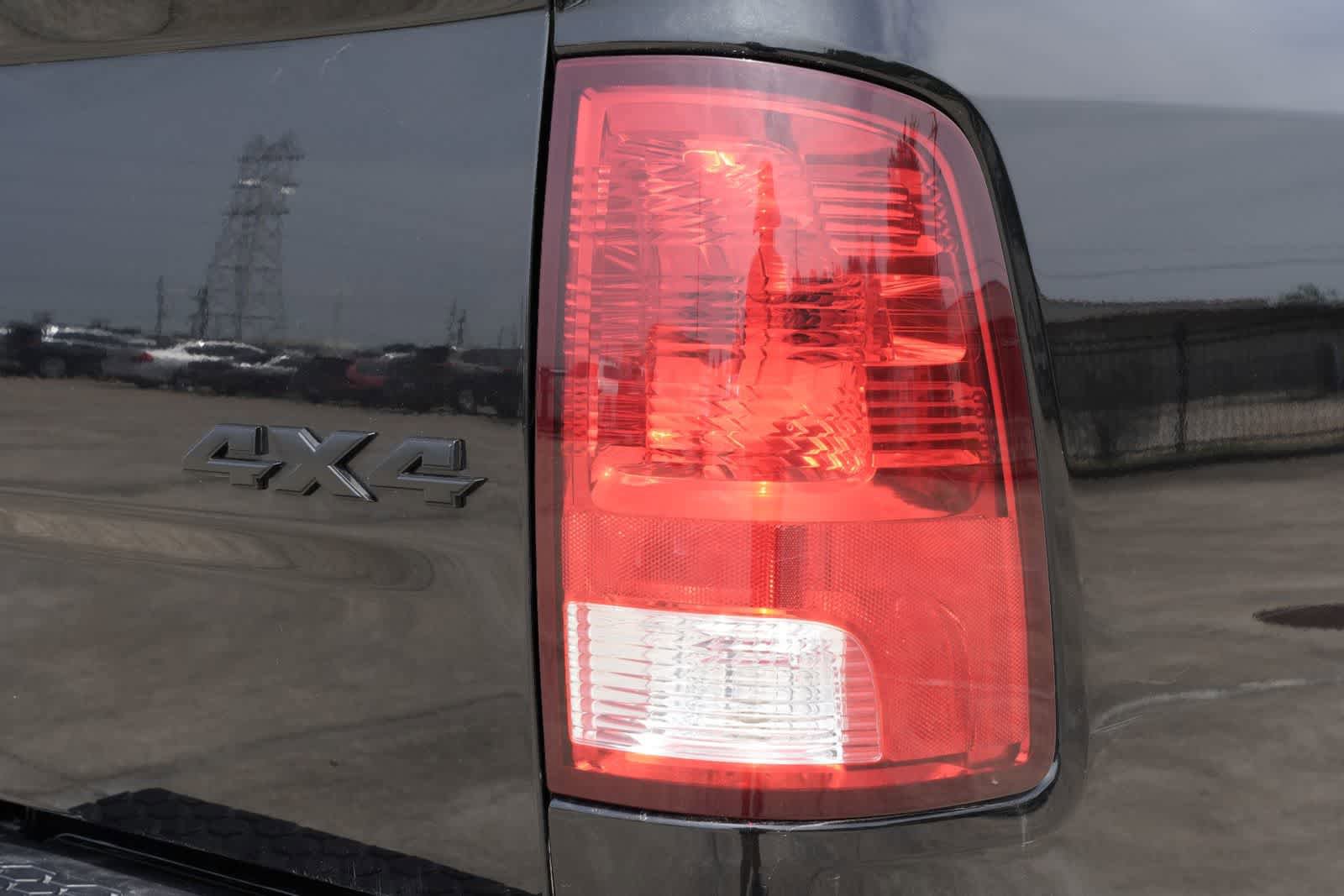 Used 2018 RAM 1500 Express w/ Black Ram 1500 Express Group AWD/4WD image 16