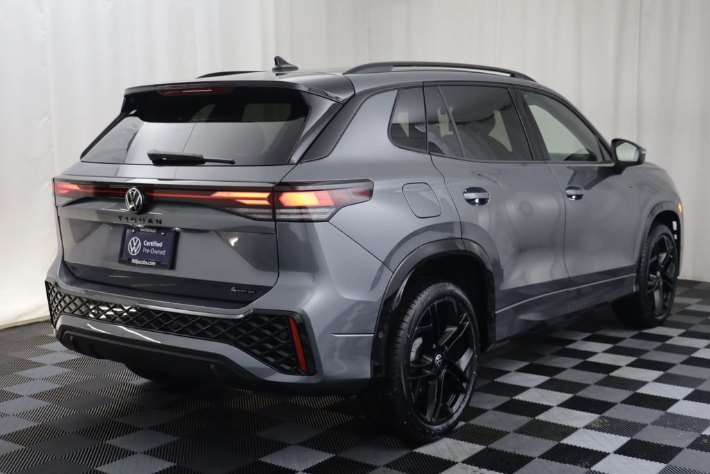 Used 2025 Volkswagen Tiguan SE R-Line AWD/4WD image 16
