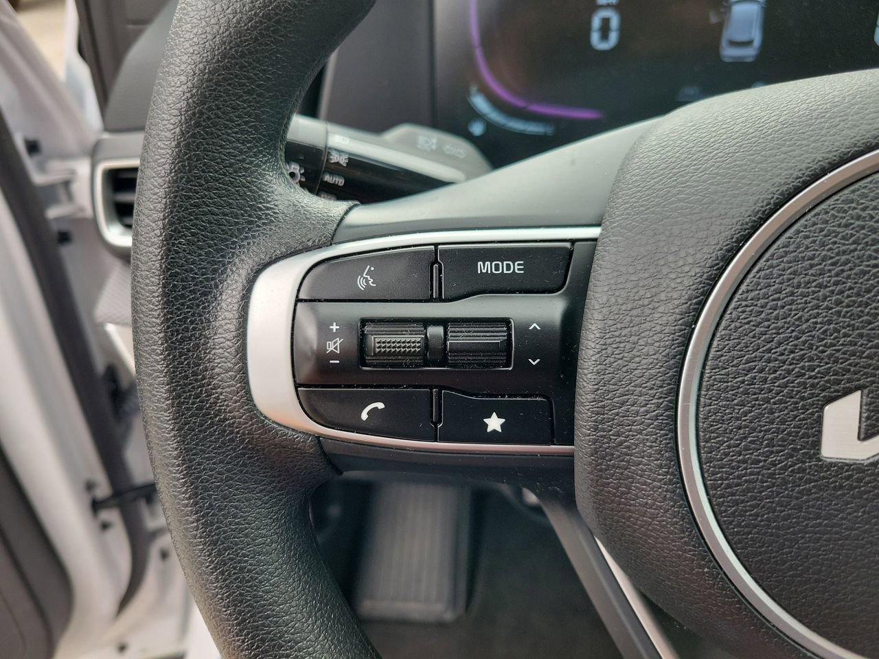 Used 2025 Kia Sportage LX image 18