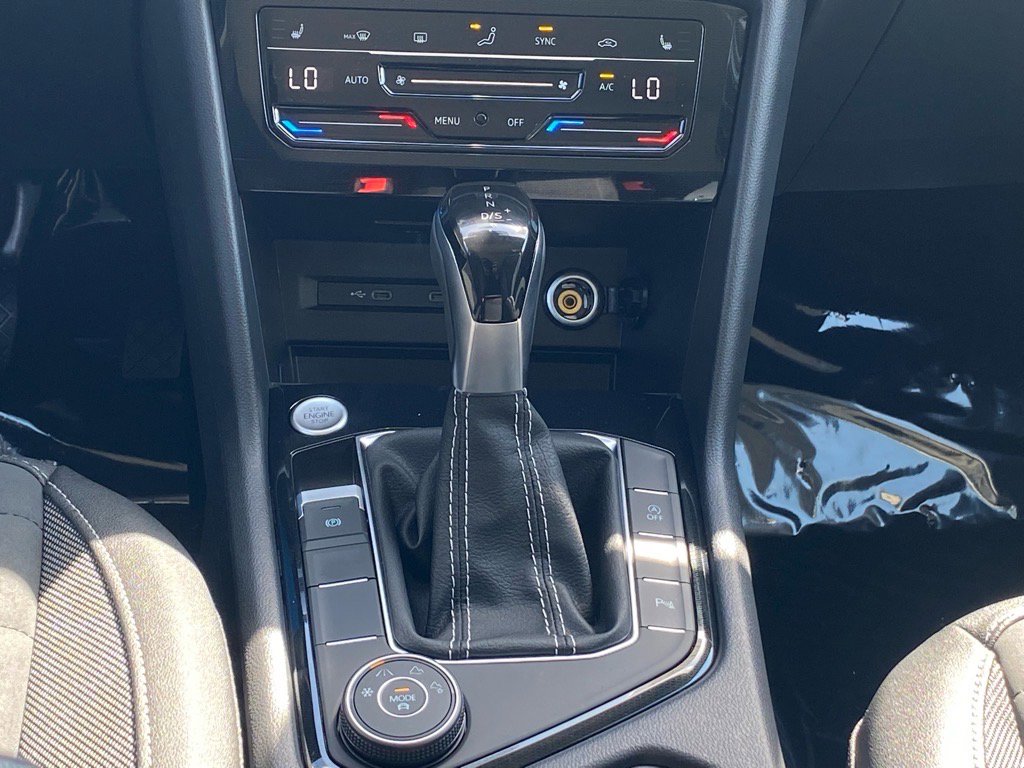 New 2025 Volkswagen Taos SE image 5