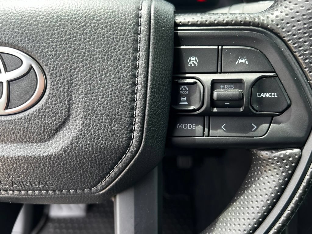 Used 2025 Toyota Tacoma SR5 AWD/4WD image 17