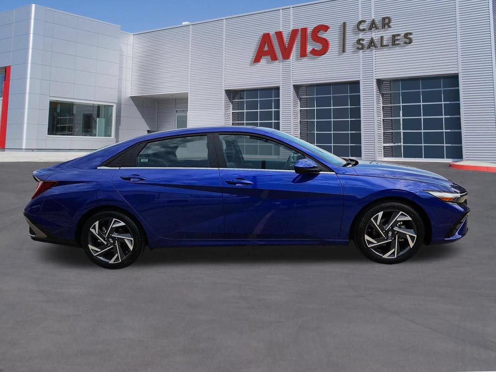 Used 2025 Hyundai Elantra SEL FWD image 5