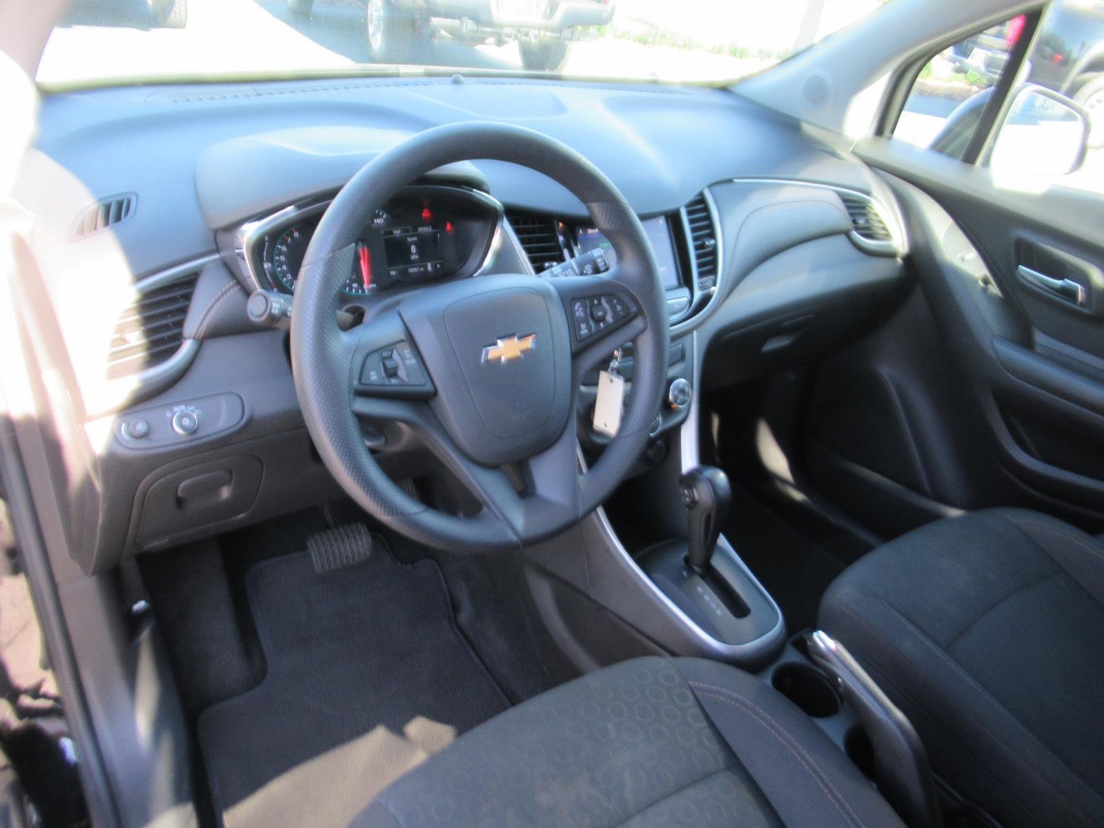 Used 2022 Chevrolet Trax LS w/ Tint and Cruise Package image 15