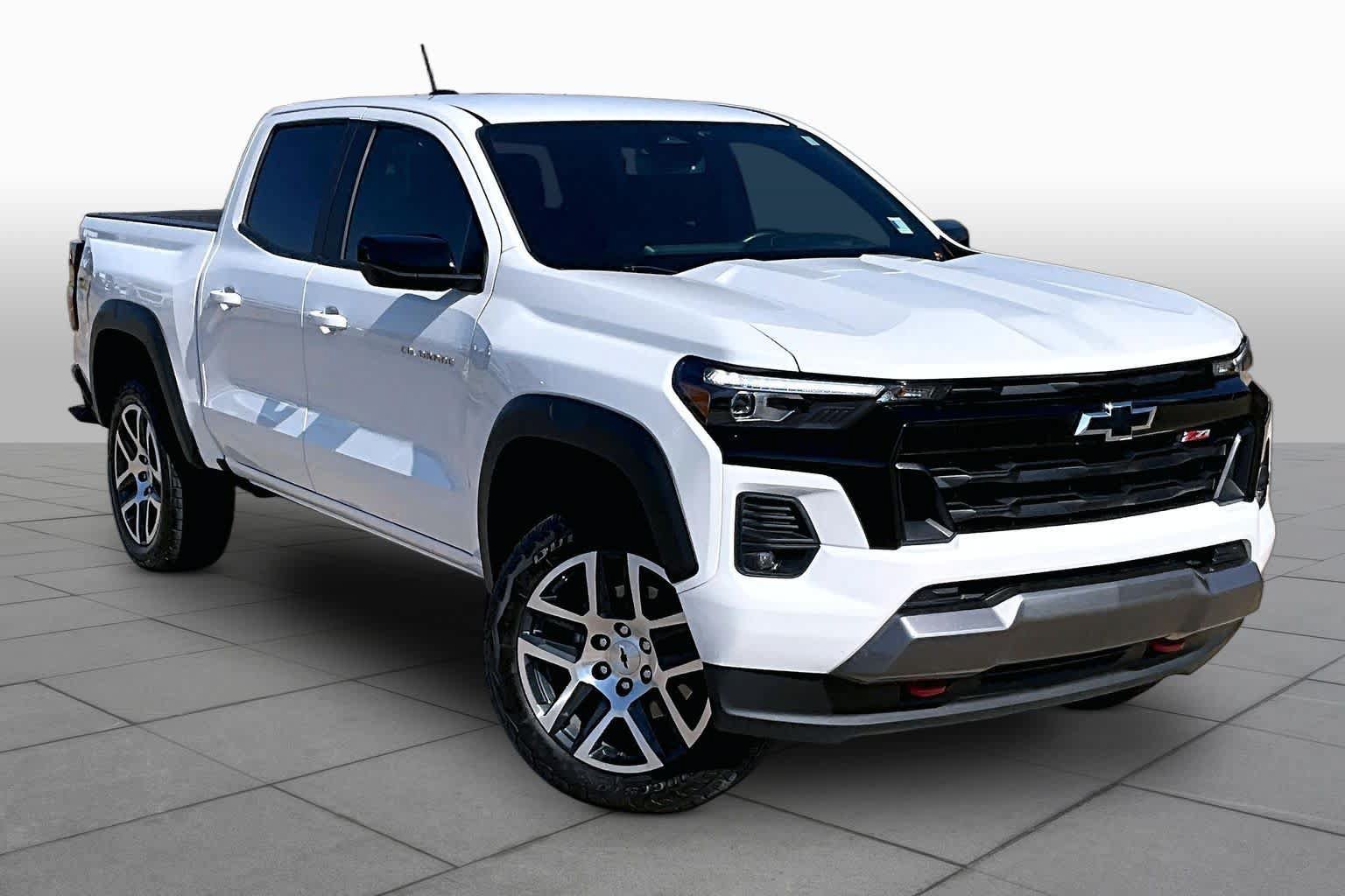 Used 2024 Chevrolet Colorado Z71 w/ Z71 Convenience Package 2 AWD/4WD image 3