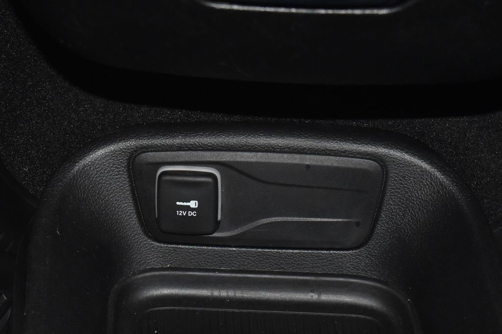 Used 2025 Chrysler Pacifica Select FWD image 26