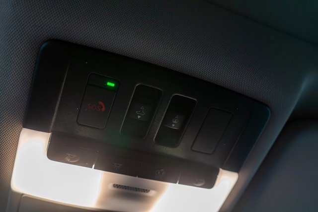 Used 2025 Nissan Rogue SV w/ SV Premium Package image 36