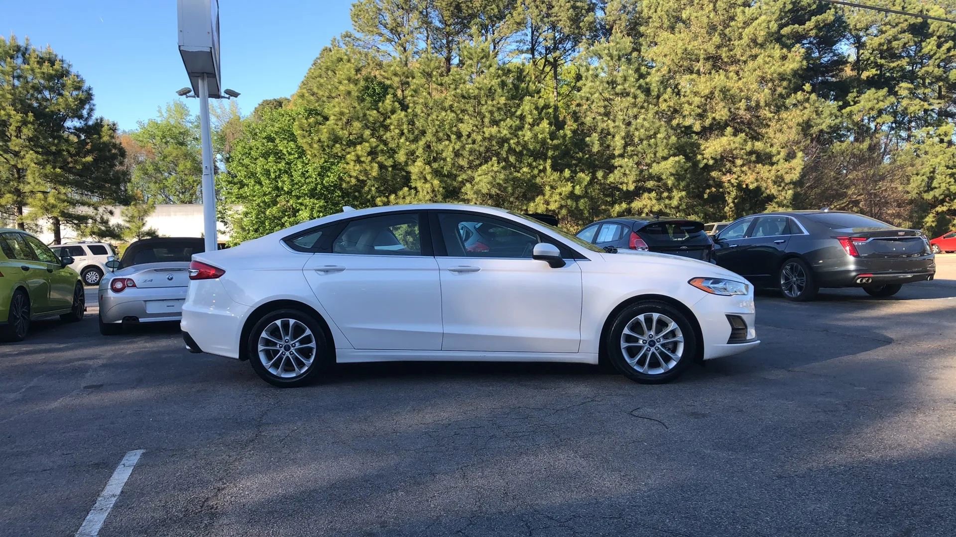 Used 2020 Ford Fusion SE FWD image 2