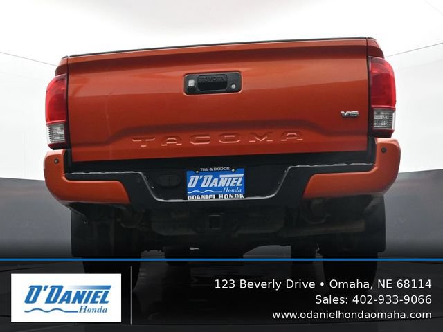 Used 2016 Toyota Tacoma TRD Off-Road AWD/4WD image 11