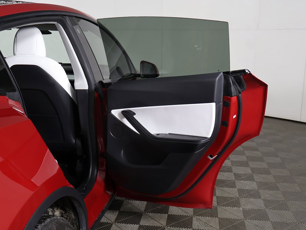 Used 2022 Tesla Model Y Long Range image 23