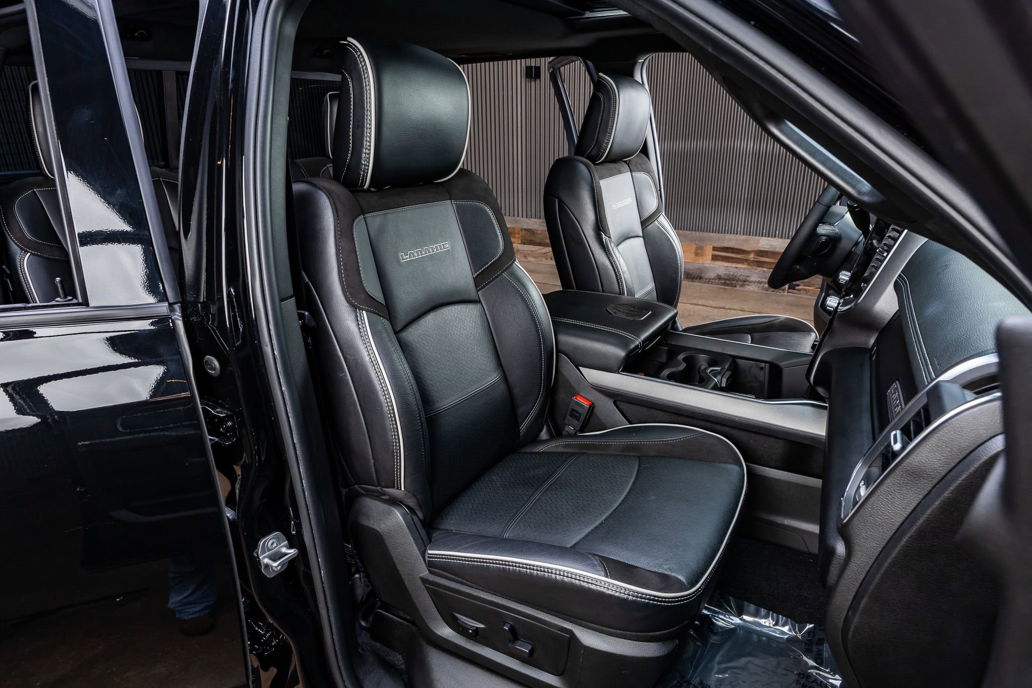 Used 2025 RAM 2500 Laramie image 31