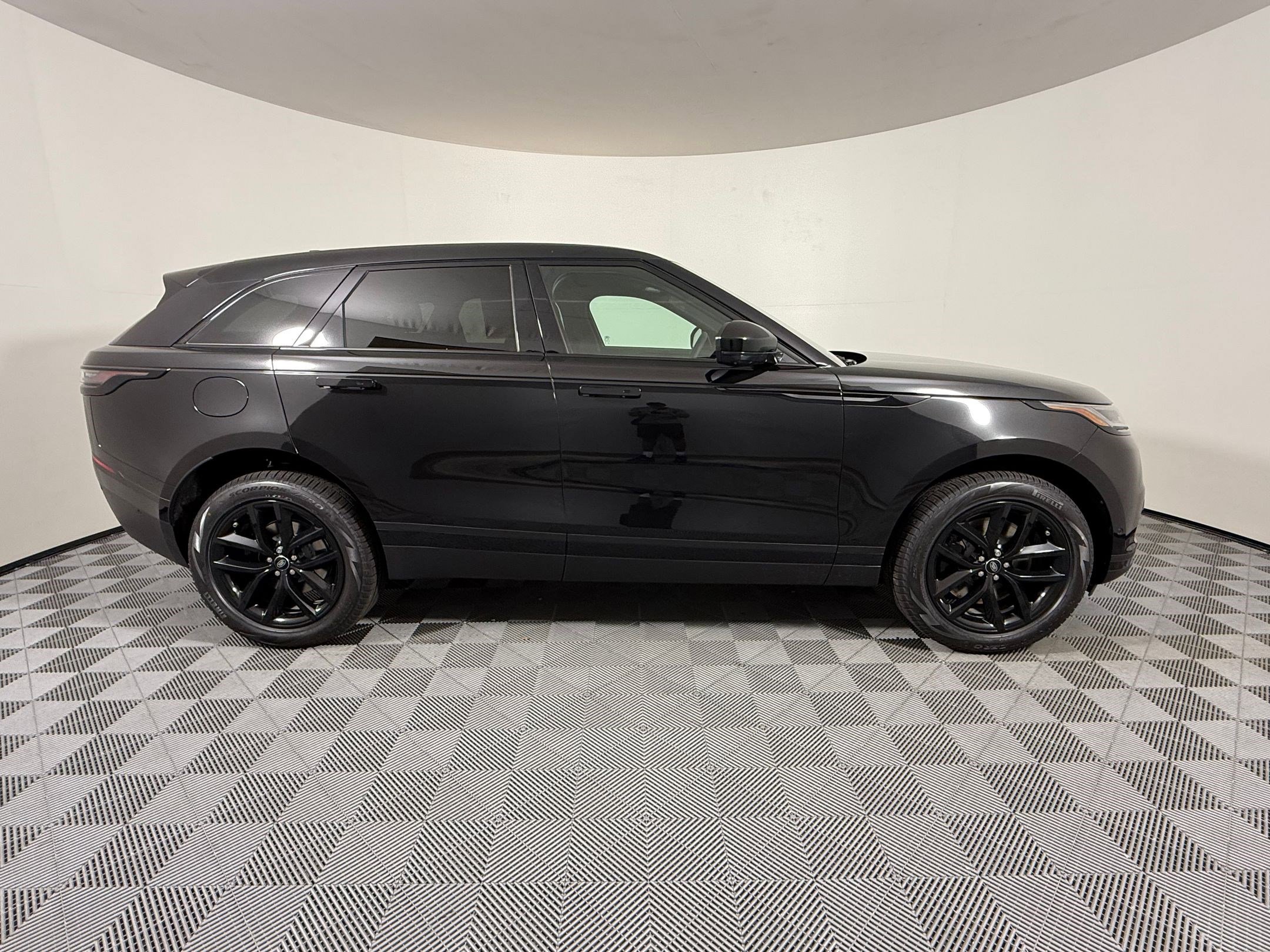 New 2026 Land Rover Range Rover Velar S AWD/4WD image 9