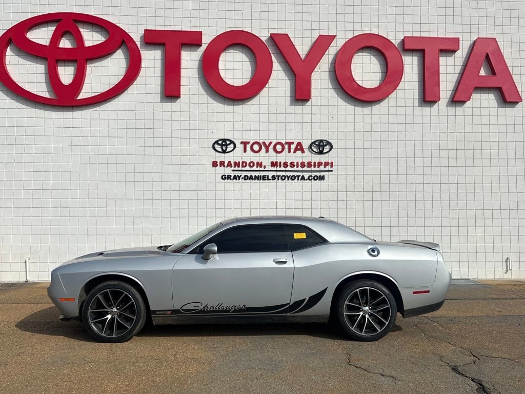 Used 2020 Dodge Challenger SXT image 2