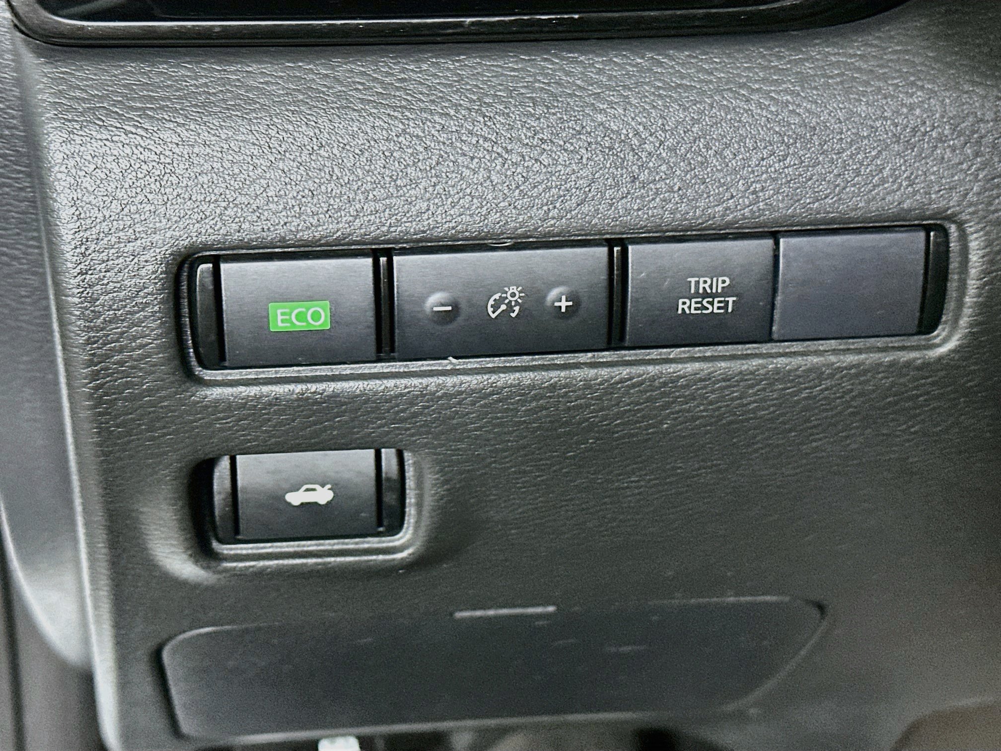 Used 2025 Nissan Sentra SV FWD image 17