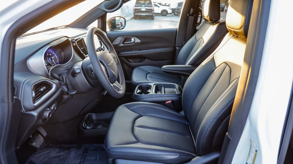 New 2027 Chrysler Pacifica Select FWD image 21
