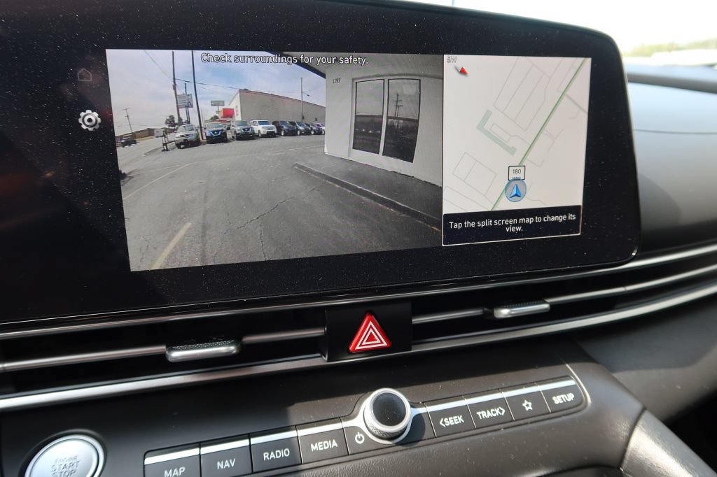 Used 2025 Hyundai Elantra Limited FWD image 14