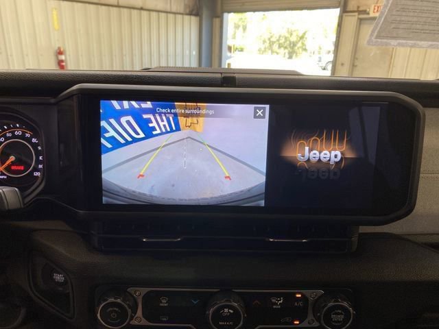 Used 2025 Jeep Wrangler Sport image 41