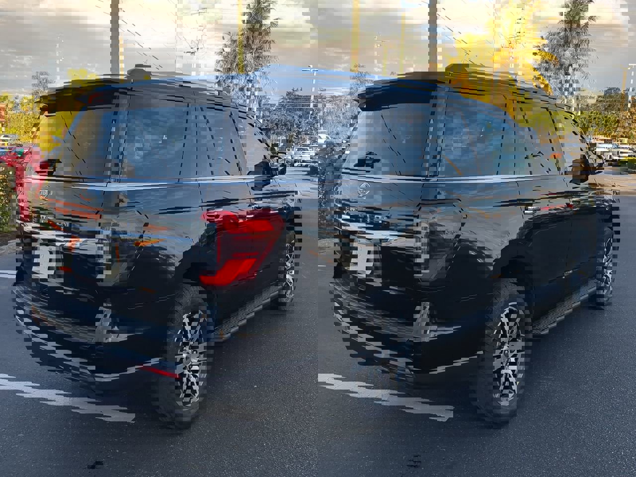 Used 2024 Ford Expedition Limited image 5