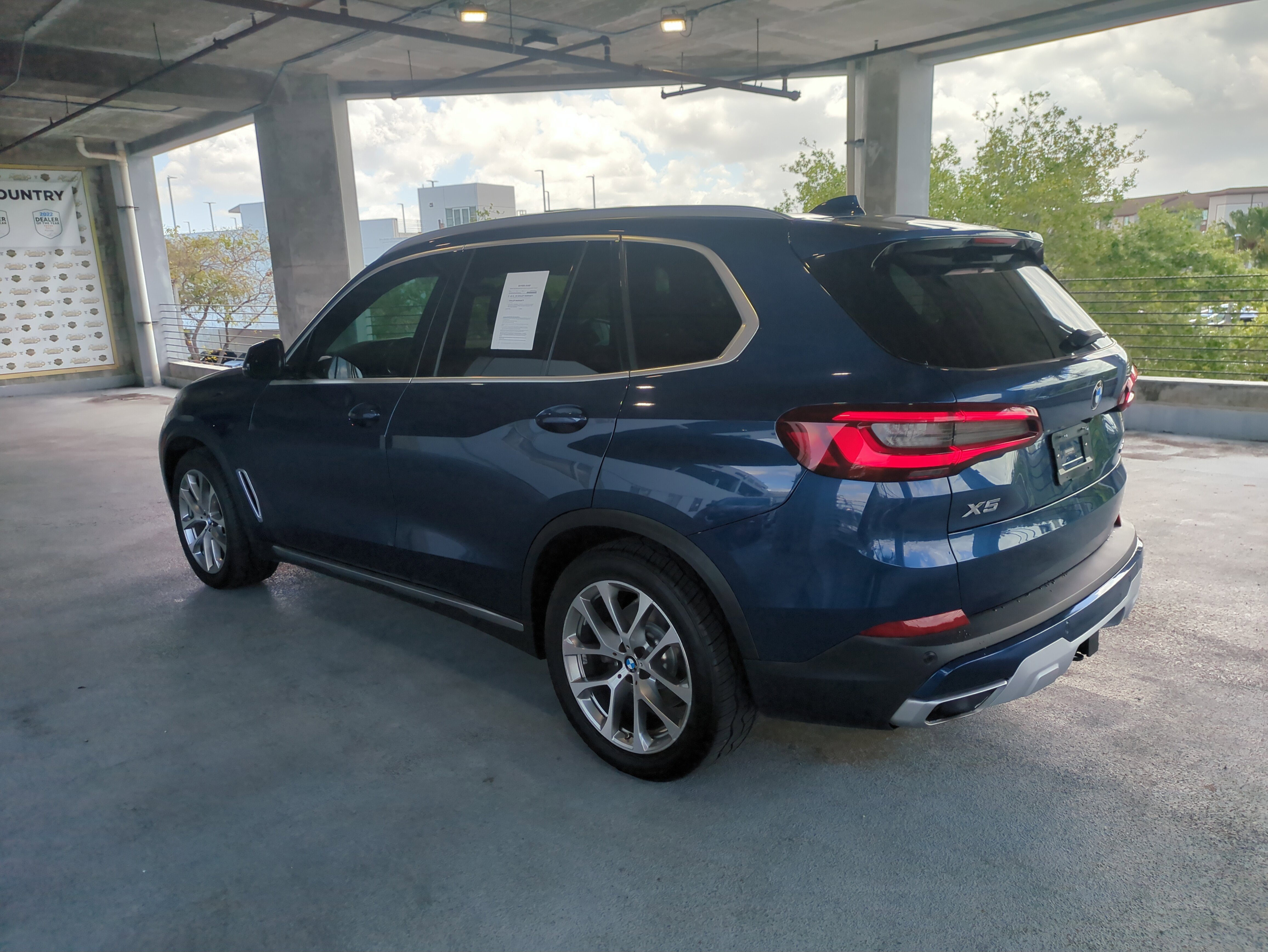 Used 2021 BMW X5 xDrive40i w/ Premium Package image 7