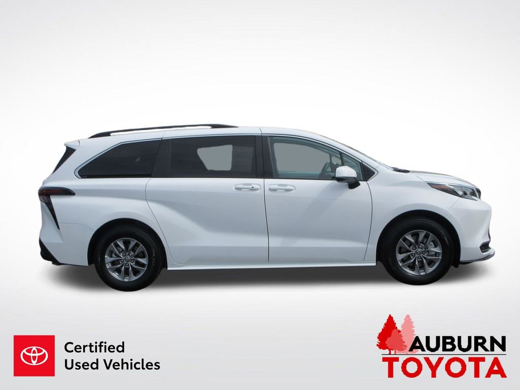 Used 2026 Toyota Sienna LE image 7